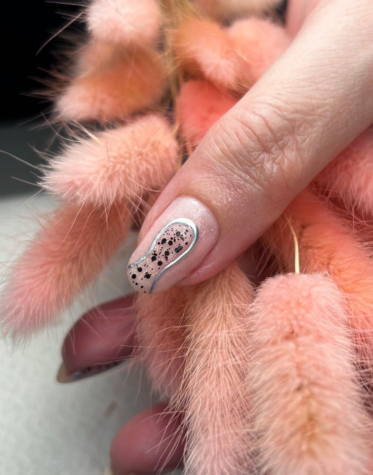 Featured nail design